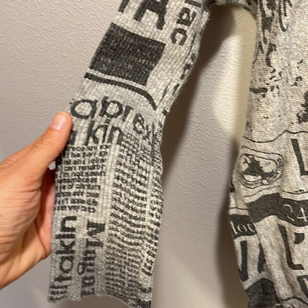 Han Belle newsprint woman’s three quarter length sleeve top - Picture 4 of 8